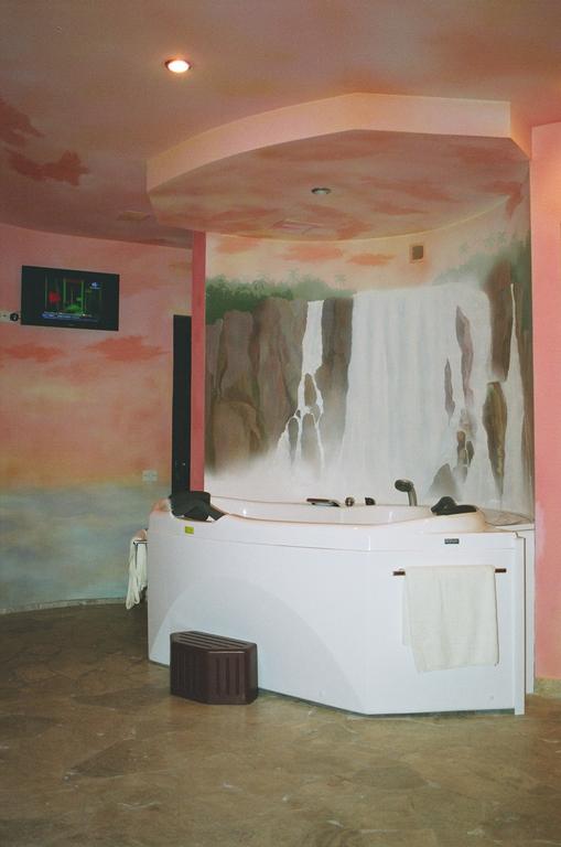 Motel Acapulco Yerevan Exterior photo